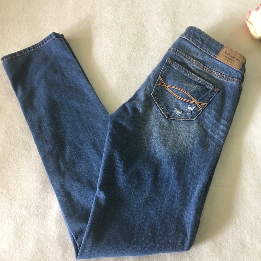 Abercrombie & Fitch Distressed Jeans W26L33